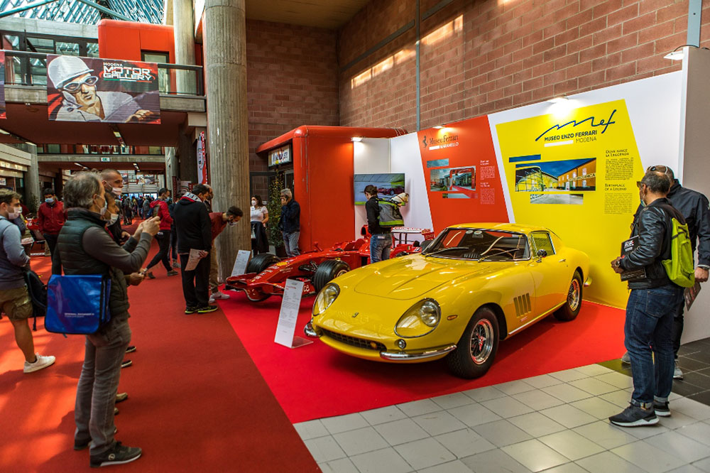 Ferrari in galleria